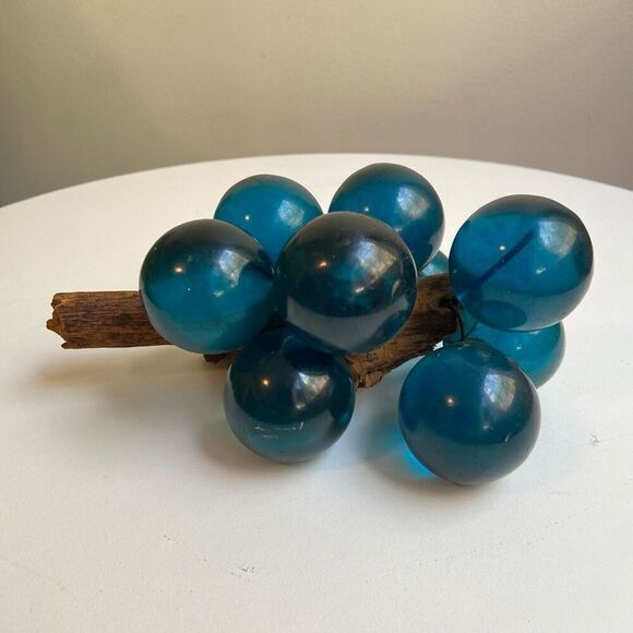 Vintage Mid-Century Lucite Grape Cluster Turquoise Blue on Driftwood - Picture 7 of 7